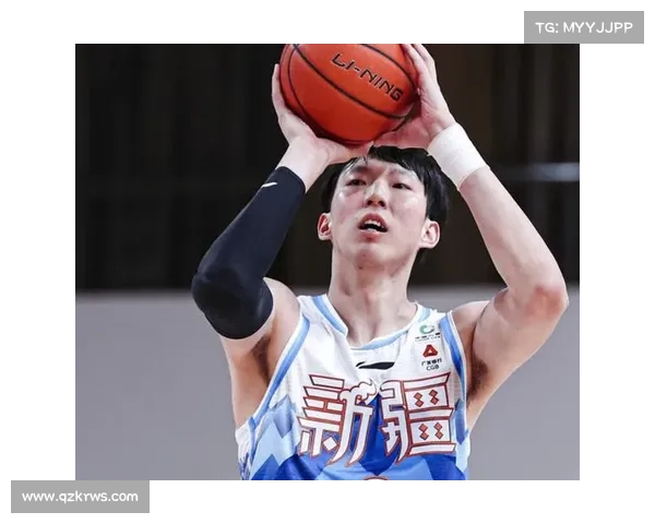 周琦重返新疆男篮加盟最新动态揭秘球队目标与未来发展规划 周琦重返新疆男篮加盟最新动态揭秘球队目标与未来发展规划